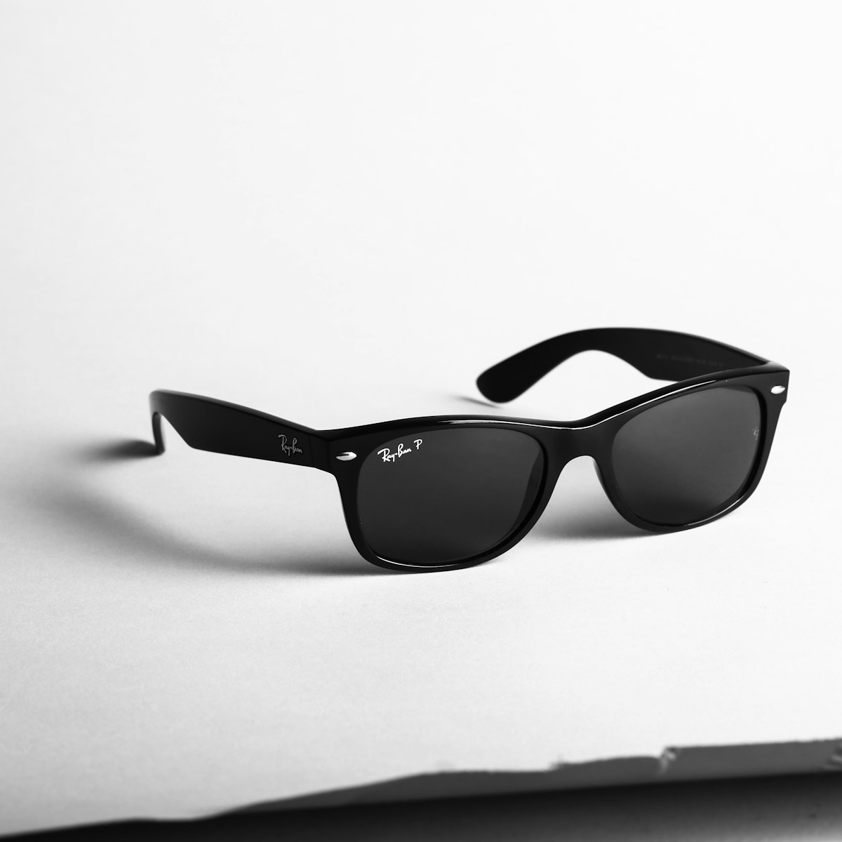 Polarized vs Non-Polarized Sunglasses: What's the Difference?